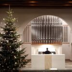 Orgel und Weihnachtsbaum in der ev.-luth. Kirche Herzogenaurach